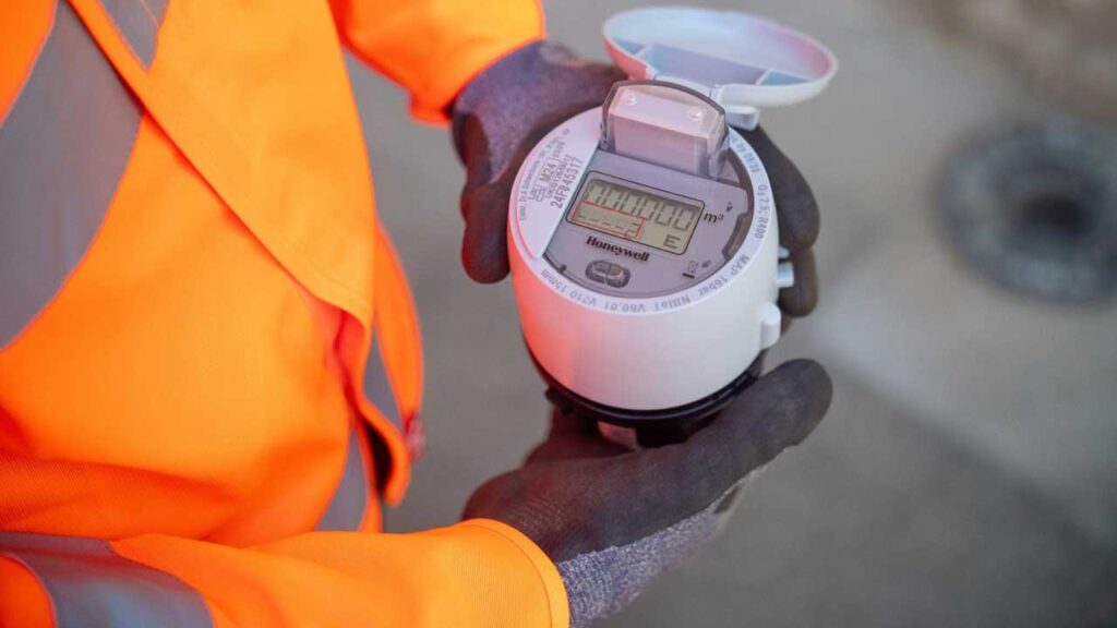 Wessex Water and Honeywell team up on smart metering technology roll-out Wessex Water and Honeywell team up on smart metering technology roll-out
