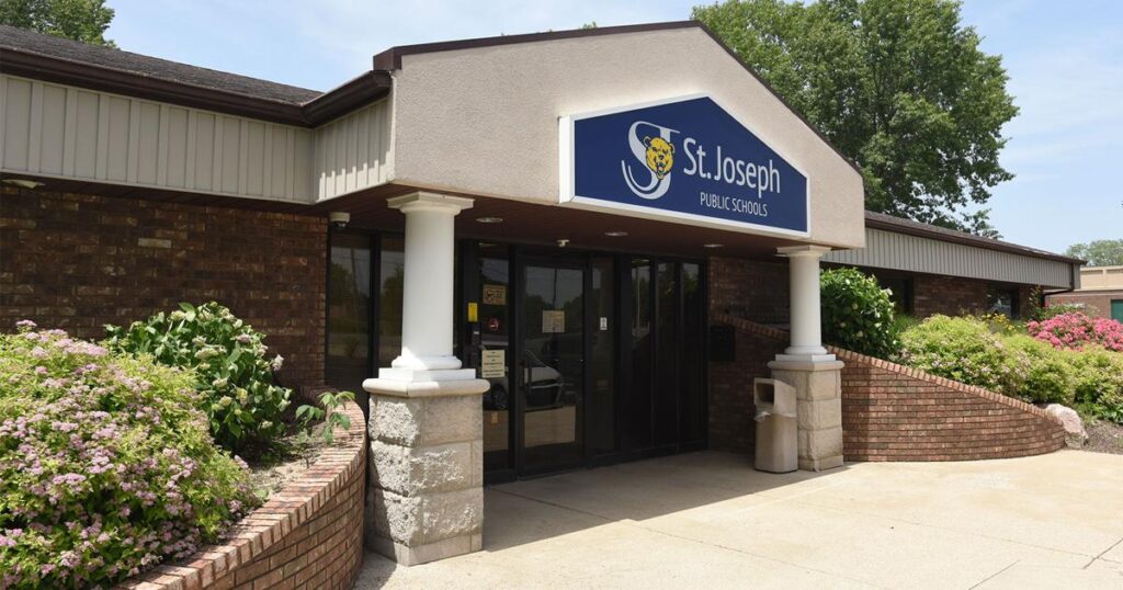 St. Joseph High School to debut artificial intelligence course St. Joseph High School to debut artificial intelligence course