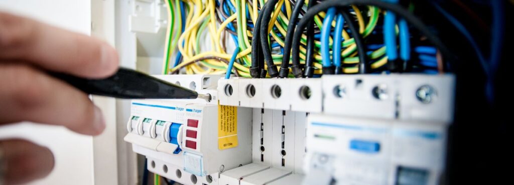 Is Vertiv (VRT) Still Attractive After AI Data Center Rally And Rich P/E Multiple