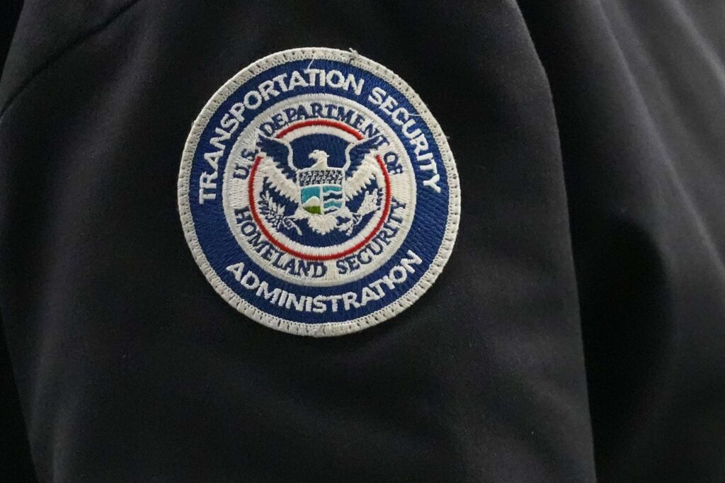 Trump indicators order to pay TSA staff after Congress fails to agree on DHS funding Trump signs order to pay TSA employees after Congress fails to agree on DHS funding