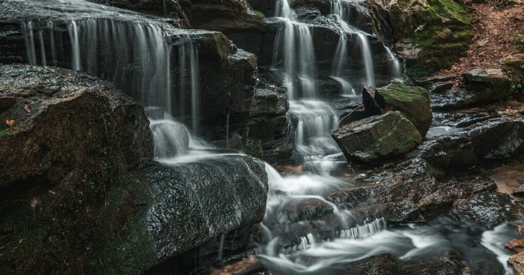From Local Lag to Flagship Flow: The Cascade Engineering of RAG with LLM Loops Loop Engineering for RAG Generation: An LLM Cascade from a Cheap Local Model Up to a Hosted Flagship