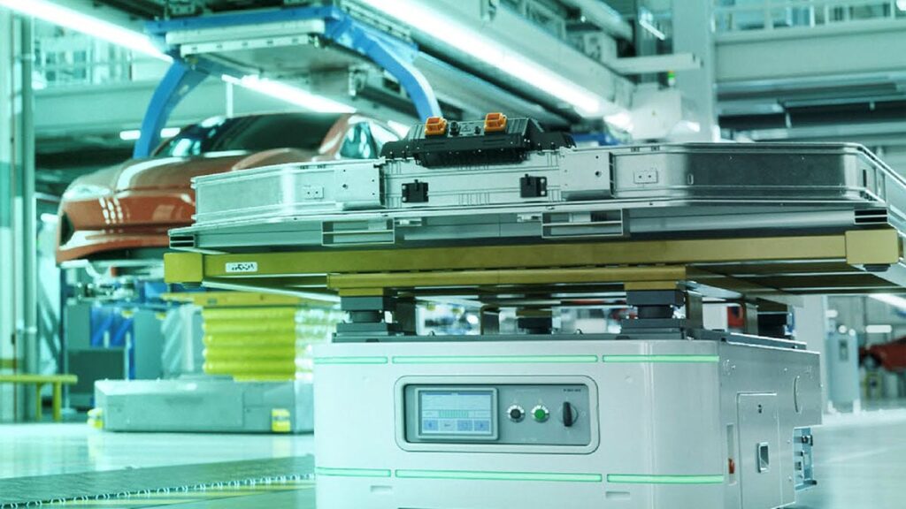 Robo-Wireless: The Secret Life of Machine Conversations Using and testing wireless communications in automatic transport robots for manufacturing and logistics