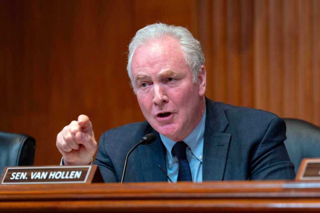 Democrats planning last-ditch attempt at a federal pay raise in 2027