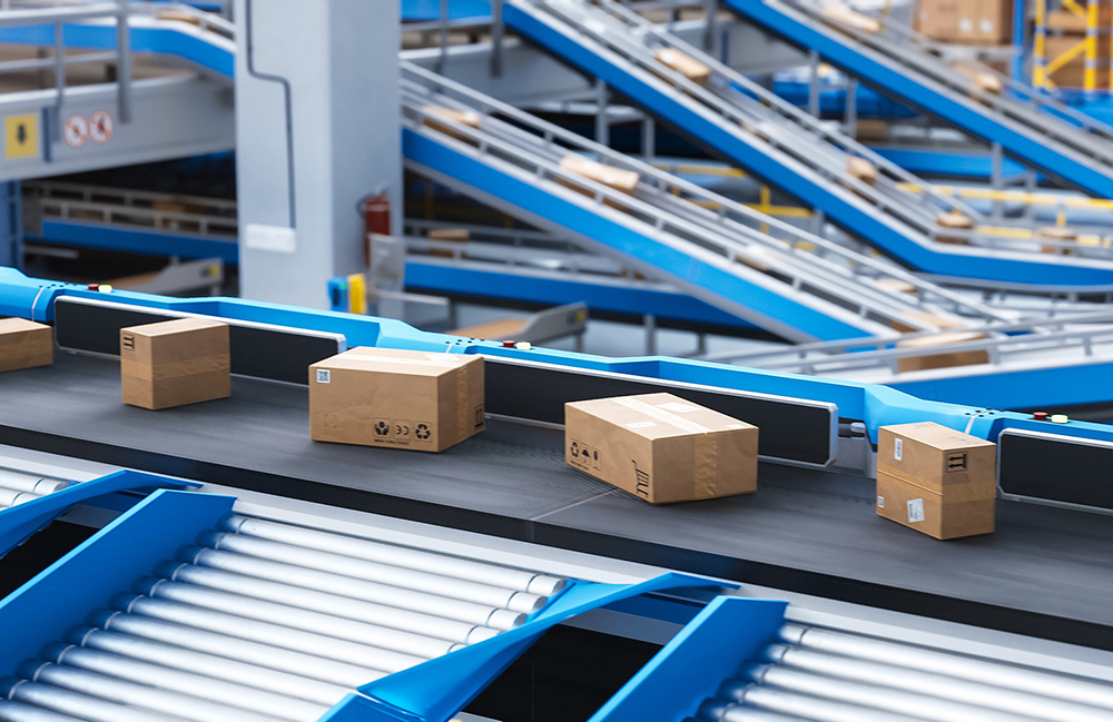 Don’t Trust the Spec Sheet Alone: A Smarter Way to Choose Your Motion Architecture Packages moving along a conveyor belt. Motion control requires designers to look at the entire system, says Kollmorgen.