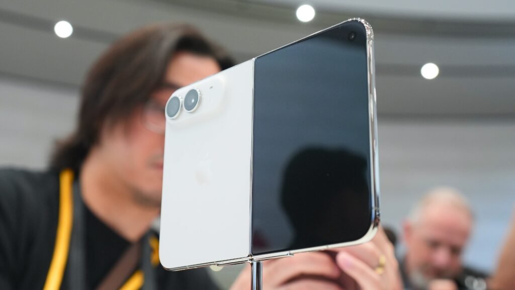 iPhone Screen Durability Crisis: Essential Buyer Guide and Fragile Display Warning iPhone Duo screens are already cracking: What buyers need to know